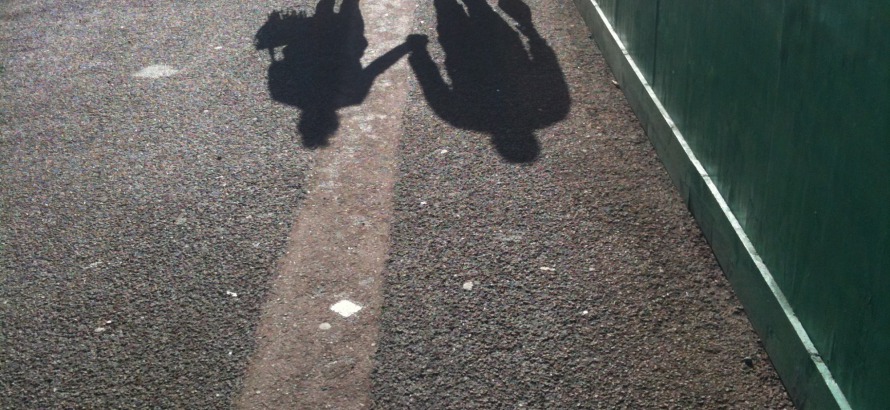 Hand-holding shadows by eltpics_CC BY-NC 2.0