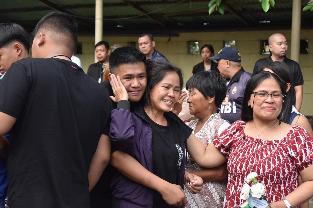 mary_jane_veloso_reunites_with_her_sons_in_manila_philippines.jpg